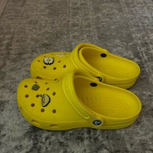 Yellow crocs size men’s 7/ women’s 9
